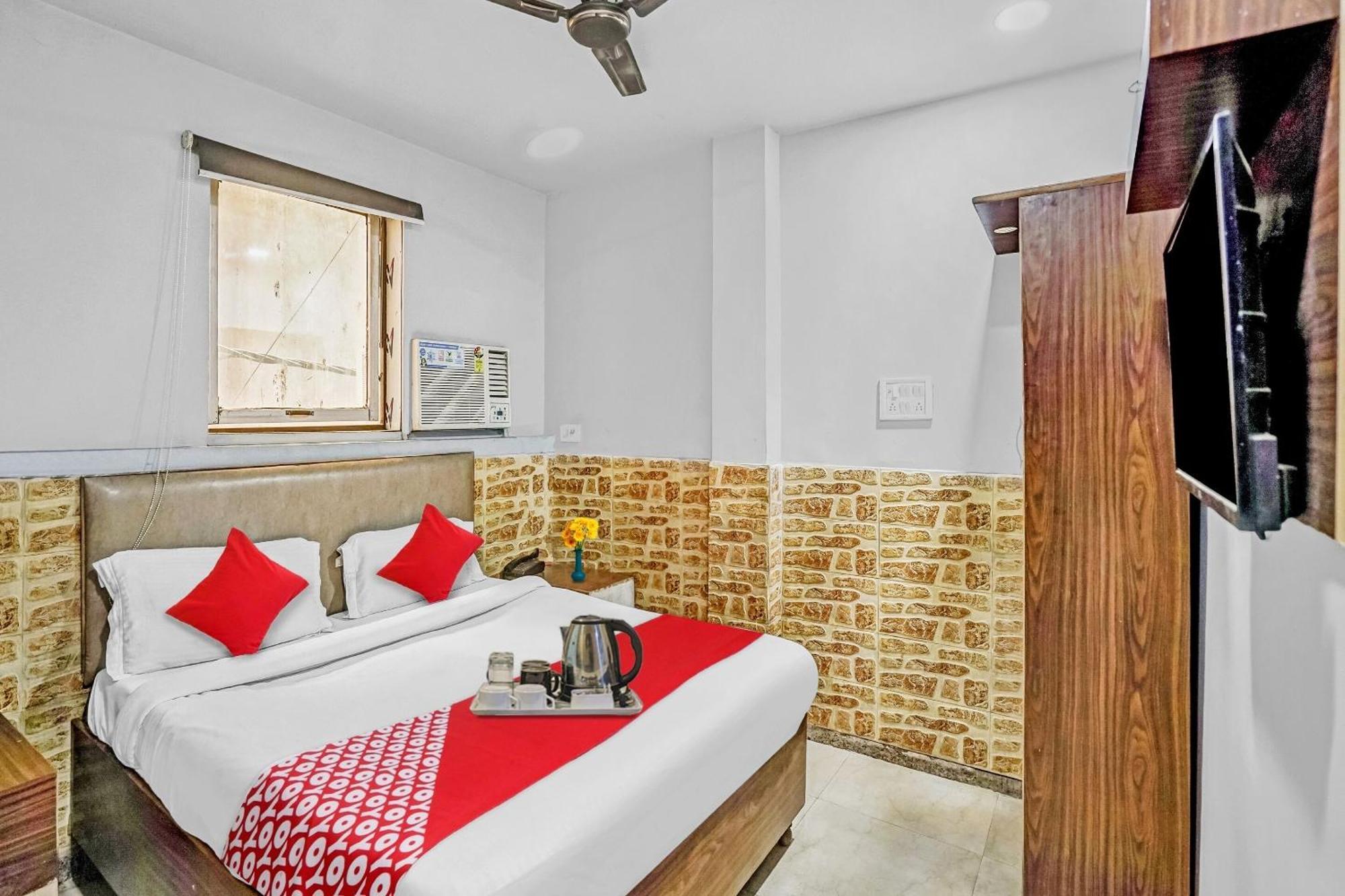 Hotel O M Stays Near Akshardham ニューデリー エクステリア 写真